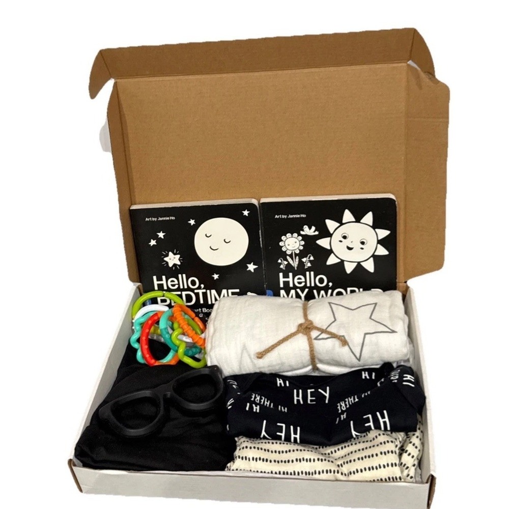 New Unisex Infant Black & White Contrast Books, Animals World, New Baby Gift Box - Picture 2 of 3